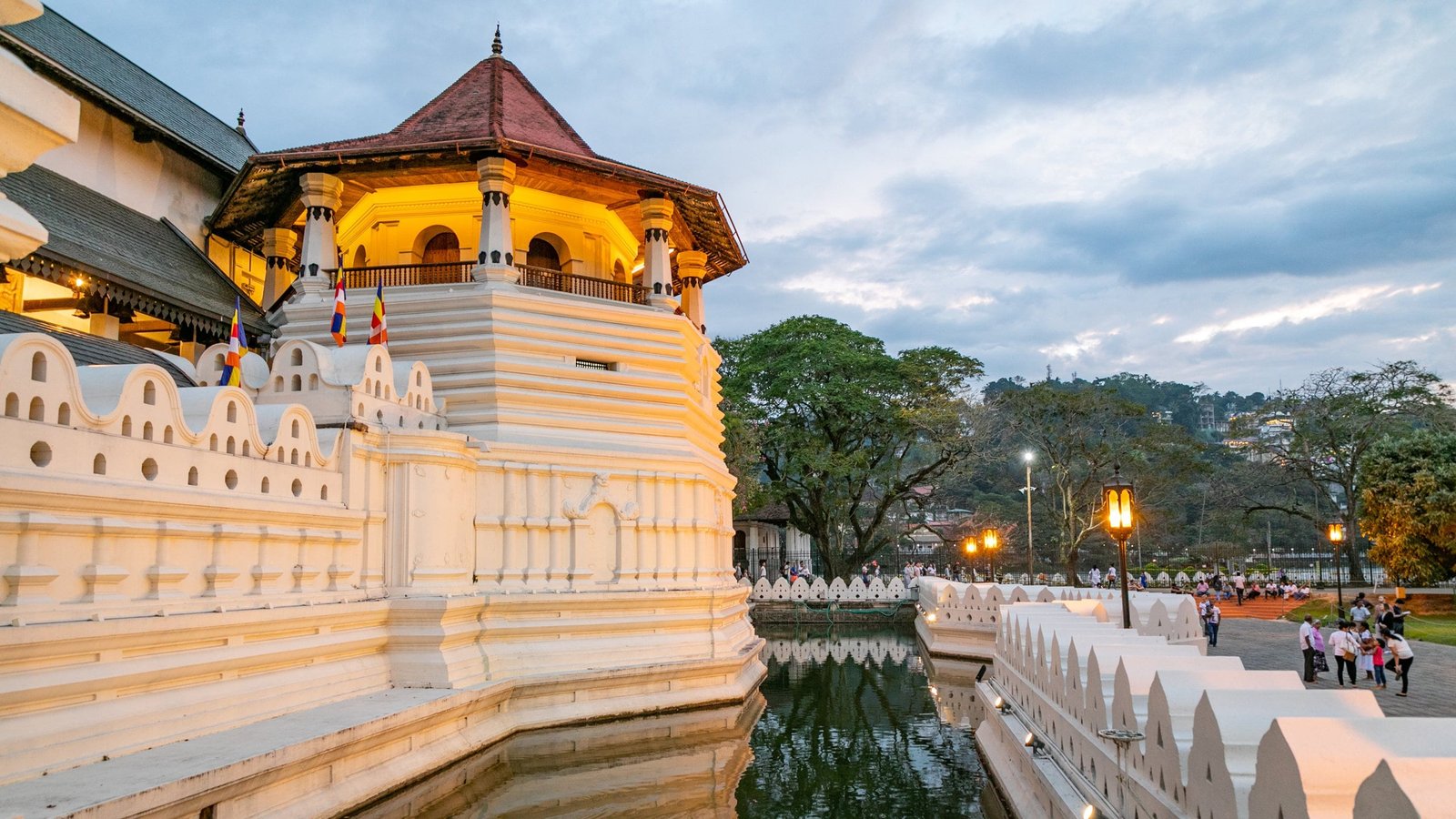 Sri Lanka Express: Hills, Culture & Coast